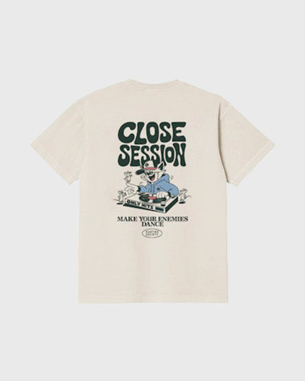 Kaotiko Close Session T-shirt Creme chterkant opdruk kat achter draaitafel close session logo groen creme