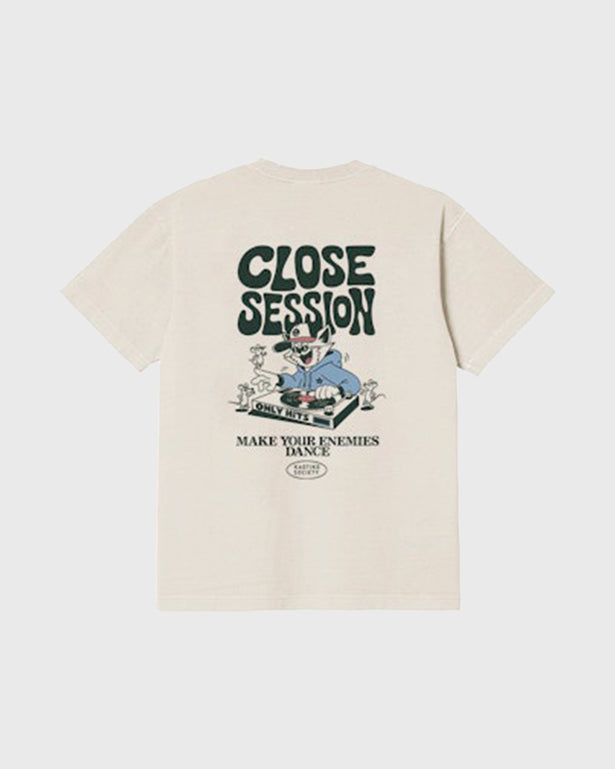 Kaotiko Close Session T-shirt Creme chterkant opdruk kat achter draaitafel close session logo groen creme