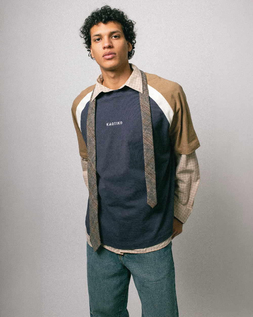 Kaotiko Lennox Cropped T-shirt Navy vooraanzicht logo kaotiko