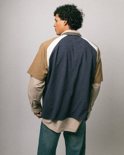 Kaotiko Lennox Cropped T-shirt Navy foto met model aanzicht achterkant t-shirt