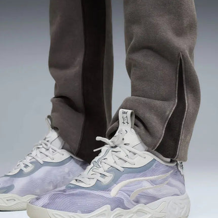 Puma MB.04 Team LaMelo Ball Basketbalschoen Grijs close up on feet 