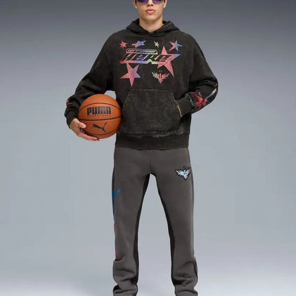 Puma MB.04 Team LaMelo Ball Basketbalschoen Grijs close up on feet 