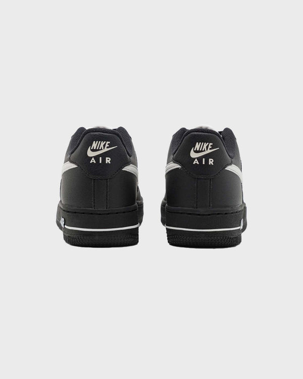 Nike Air Force 1 GS Zwart Wit Nike air achteraanzicht