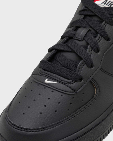 Nike Air Force 1 GS Zwart Wit close up