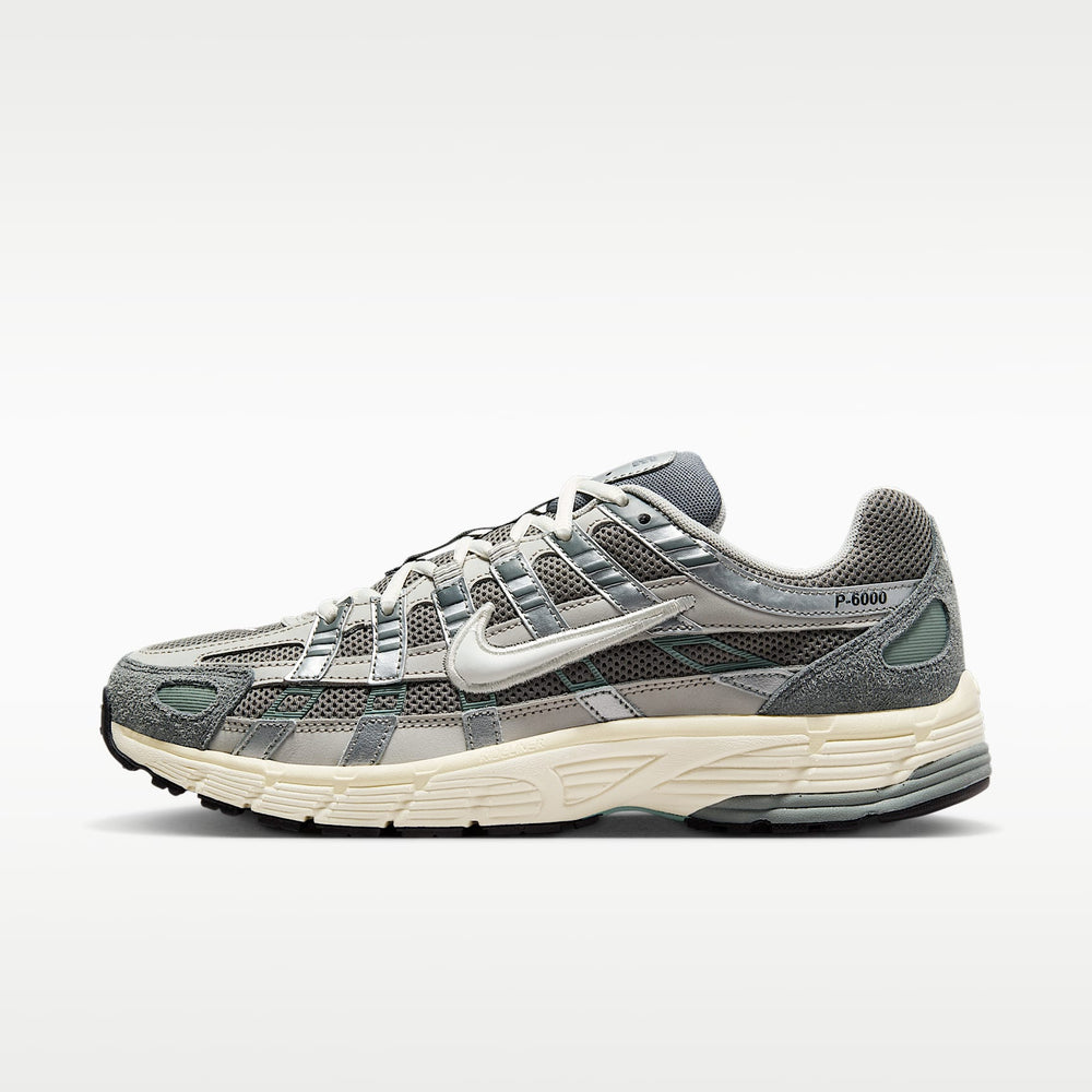 Nike P-6000 Sneaker Flat Pewter, vue de côté