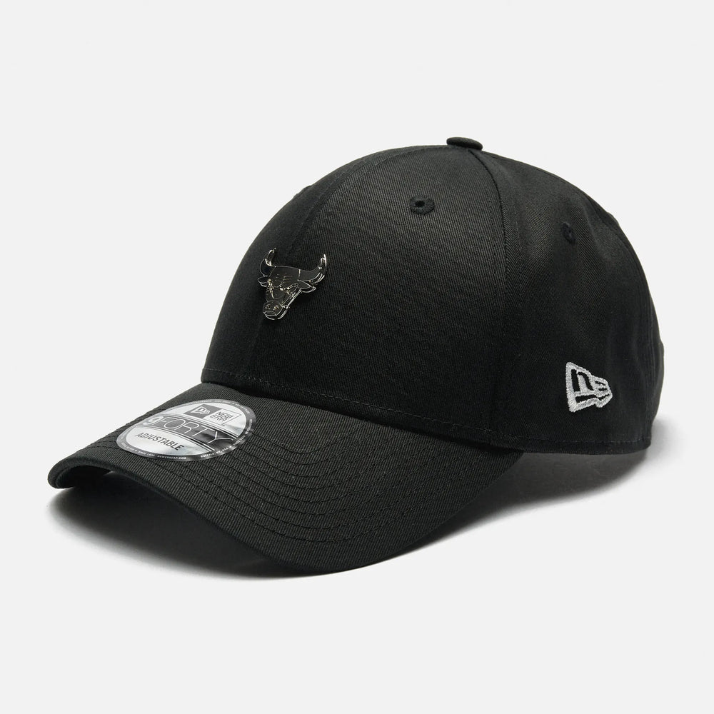 New Era 9forty Adjustable Pin Logo Chicago Bulls Cap Zwart/Zwart