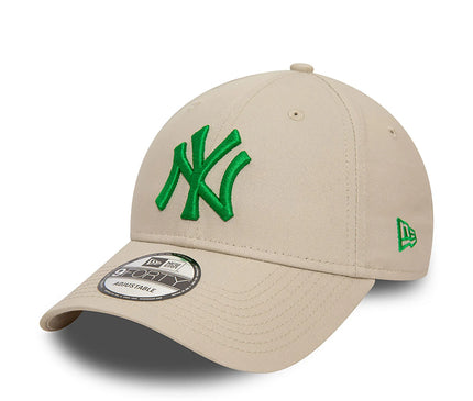 Casquette ajustable New York Yankees League Essential 9Forty vert beige