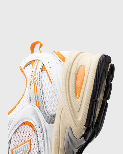 New balance 530 EB oranje paar closeup zijkant hiel