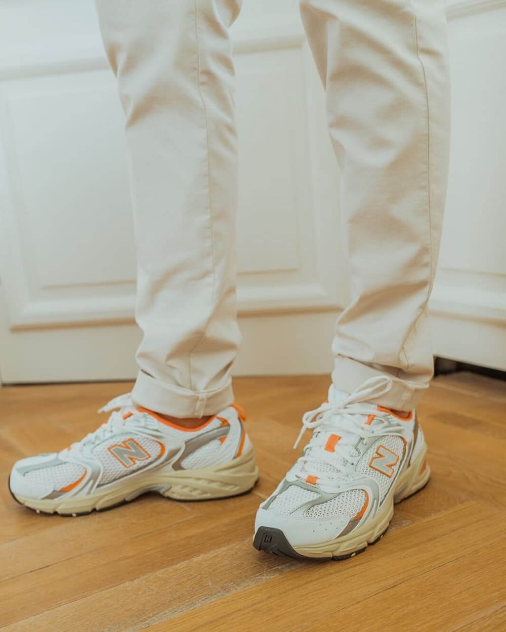 New balance 530 EB orangje wit Neus aanzicht
