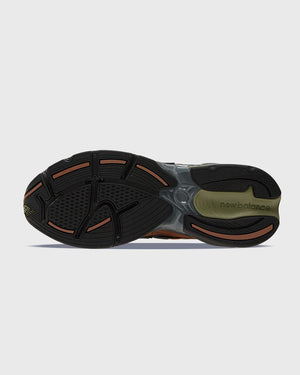 New Balance 2010 Sneaker Bruin Zwart zoolaanzicht schoen