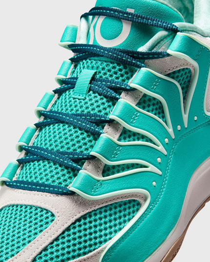 Nike KD18 Wanda close up veters upper