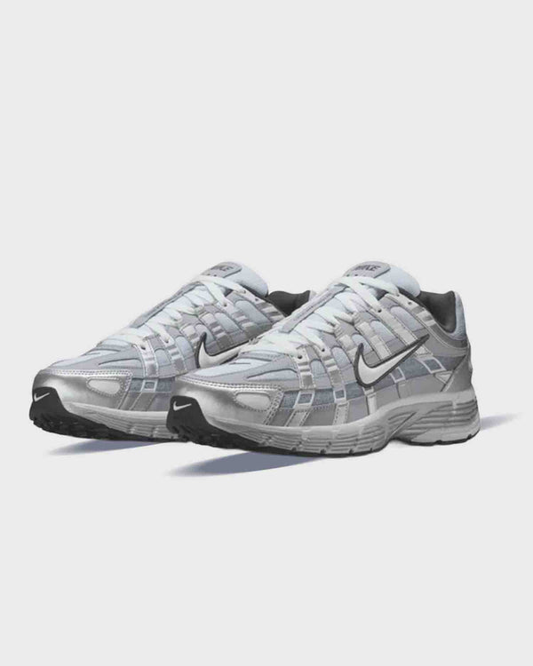 Nike P-6000 Sneaker Zilver ZIJAANZICHT