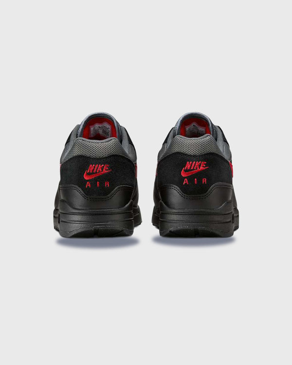 Nike Air Max 1 Sneaker Essential Vamps Zwart achteraanzicht
