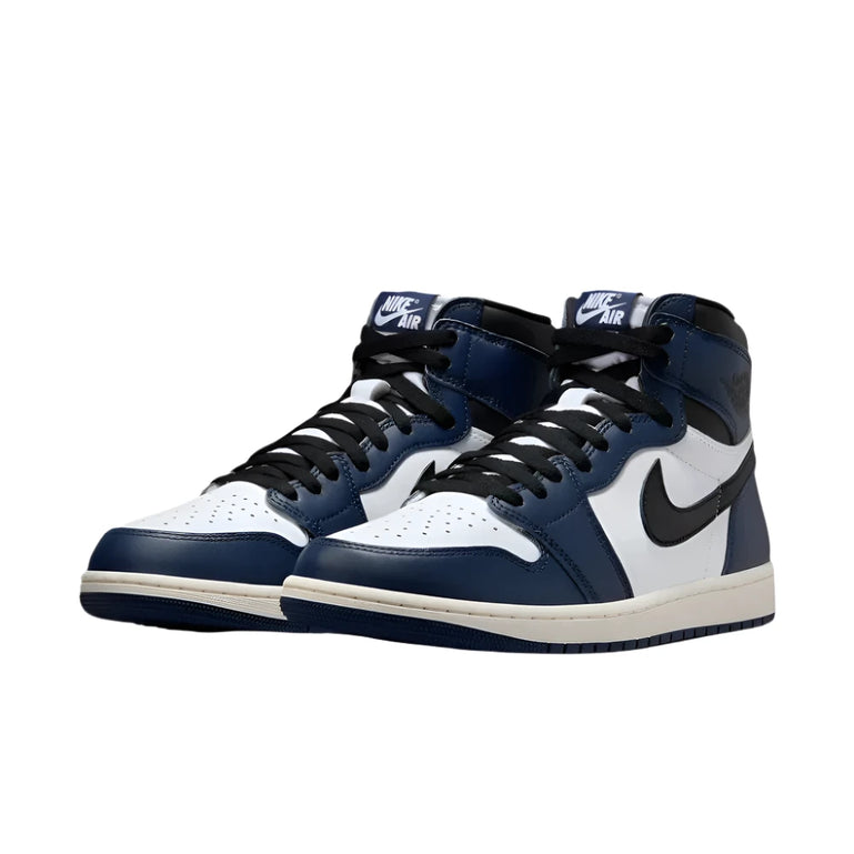 Nike Jordan Navy Voorkant Schuin Met Nike Logo