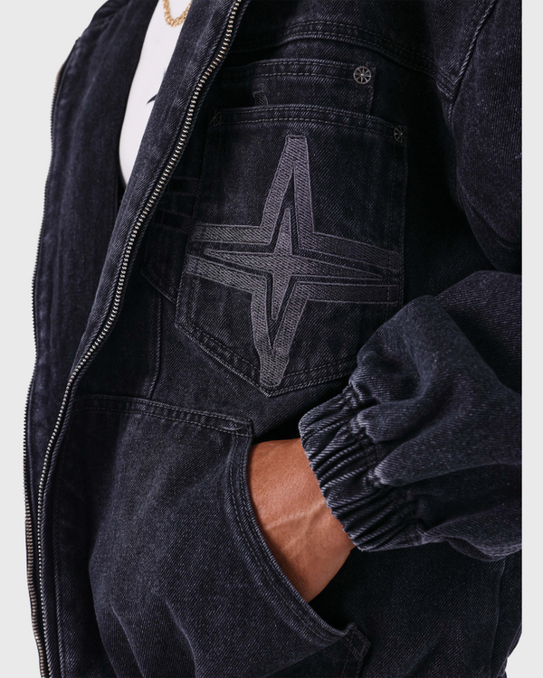 PXP Denim Vest Capuchon Zwart close up borstzak model hand in zak