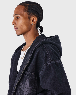 PXP Denim Vest Capuchon Zwart zijaanzicht schouder model 