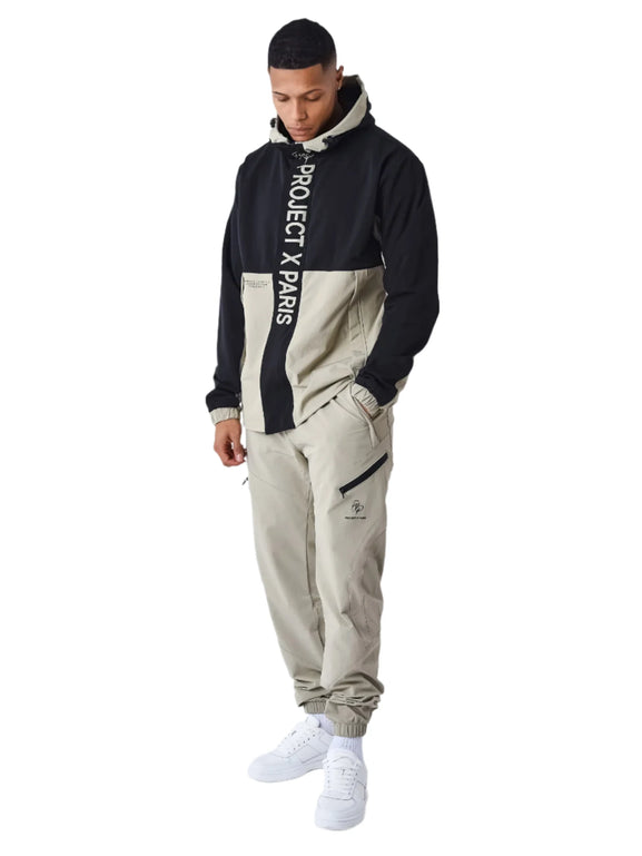 ParisXProjectTechWearJoggingbroekBeigeVooraanzicht Full body model