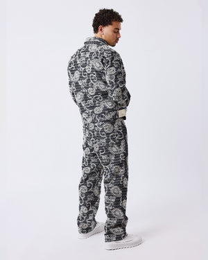 Project X Paris Bandana All Over Denim Broek achteraanzicht met model met jas en broek aan overall foto