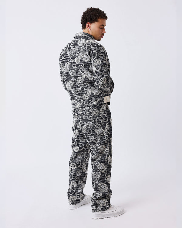 Project X Paris Bandana All Over Denim Broek achteraanzicht met model met jas en broek aan overall foto