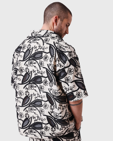 Project X Paris T-shirt Candide Idylle Zwart zijaanzicht met model schouder