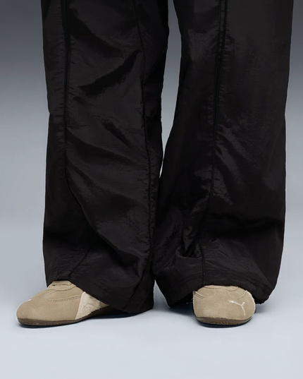 Puma Speedcat OG Sneaker Ice Coffee model foto onderkant met broek