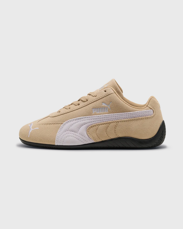 Puma Speedcat OG Sneaker Sand zijaanzicht linkerschoen zandkleurig