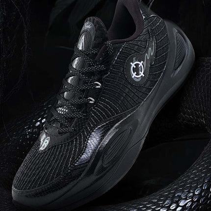 Rigorer AR1 Basketbalschoen Silent Night zijaanzicht stock foto 