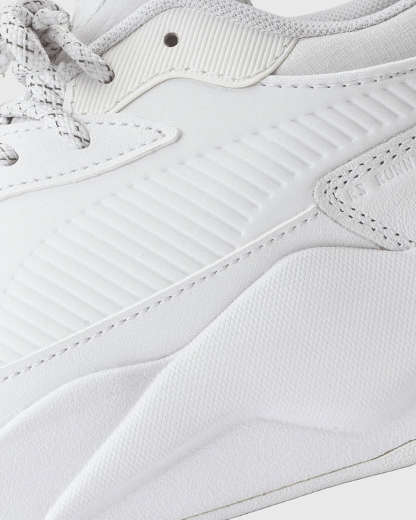 Puma RS-X Triple Wit close up zijkant