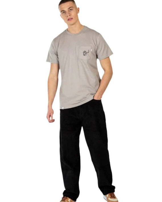 Reell_Baggy_Black_Cord_Langebroek_Zwart_fullbody_model_voorkant