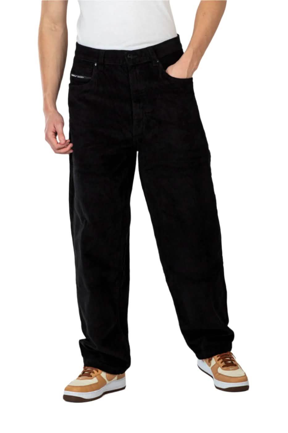 Reell_Baggy_Black_Cord_Langebroek_Zwart_model_voorkant