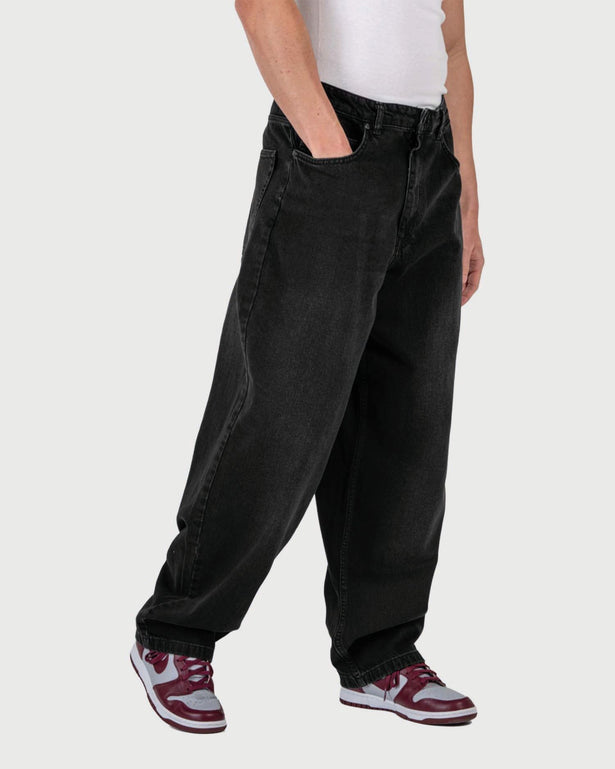 Reell Baggy Black Wash zijaanzicht ver