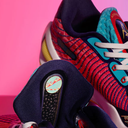 Rigorer AR1 Basketbalschoen Year of Dragon close up binnenkant schoen met roze achtergrond