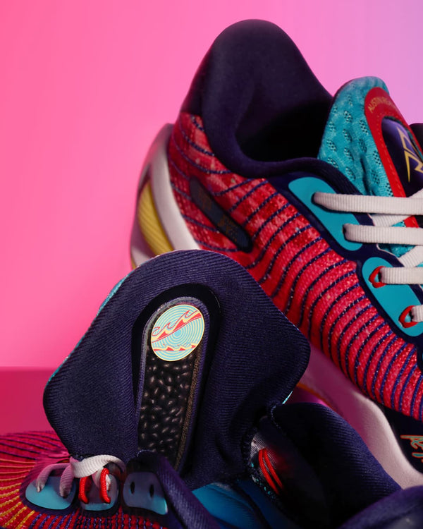 Rigorer AR1 Basketbalschoen Year of Dragon close up binnenkant schoen met roze achtergrond