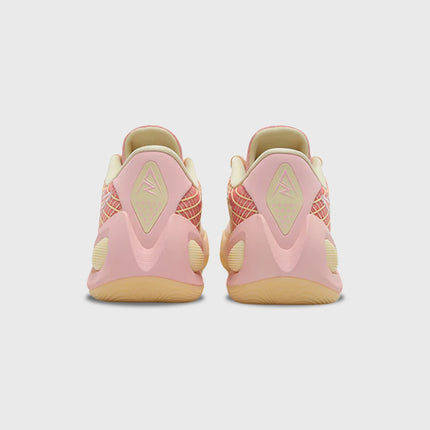 Rigorer AR1&nbsp; basketbalschoen Honey peach achteraanzicht logo roze geel