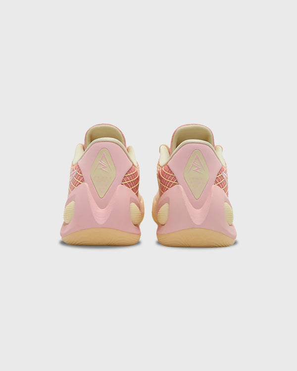 Rigorer AR1&nbsp; basketbalschoen Honey peach achteraanzicht logo roze geel
