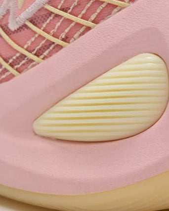 Rigorer AR1&nbsp; basketbalschoen Honey peach achterkant Schoen roze geel