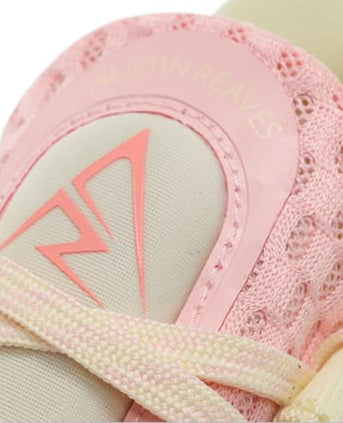 Rigorer AR1&nbsp; basketbalschoen Honey peach Bovenkant neus austin reeve peak logo
