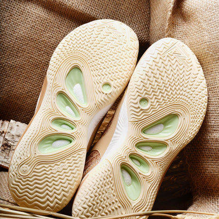 Rigorer AR2 Basketbalschoen HBK Austin Reeves Bruin Zool detail stock foto austin reeves