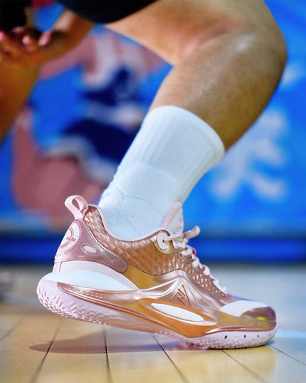 Rigorer AR2 Basketbalschoen Rose Gold lon feet Burned Sports