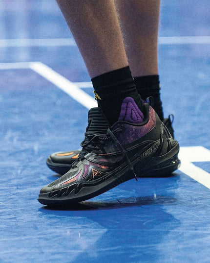 Rigorer AR3 Basketbalschoen Apollo zwart on feet