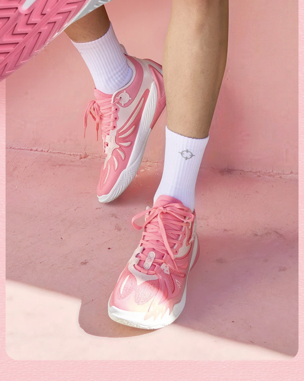 Rigorer AR3 Basketbalschoen Valentines Day Roze zijaanzicht linker schoen 