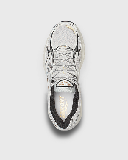 De Saucony ProGrid Guide 7 Sneaker Onyx Goud combineert een stijlvolle onyxzwarte basis met luxe goudkleurige accenten voor een sportieve en moderne uitstraling. Dankzij de ProGrid-demping biedt deze sneaker optimaal comfort voor dagelijks gebruik. De Saucony ProGrid Guide 7 Onyx Goud is verkrijgbaar bij Burned Sports Den Bosch, dé sneaker- en sportwinkel in Den Bosch.