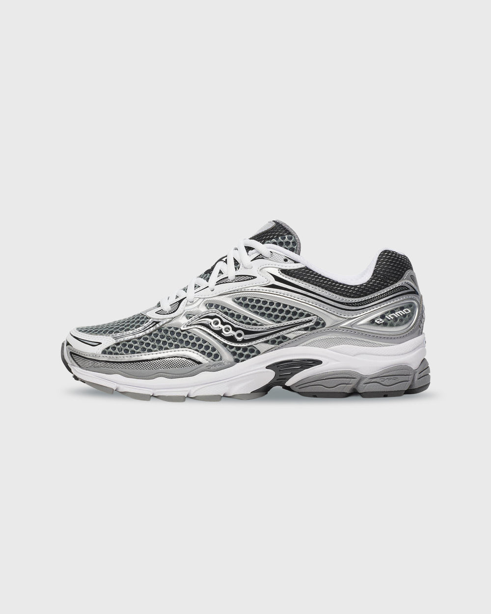 Saucony Progrid Omni 9 Sneaker Grijs Zilver zijaanzicht schoen met logo saucony 