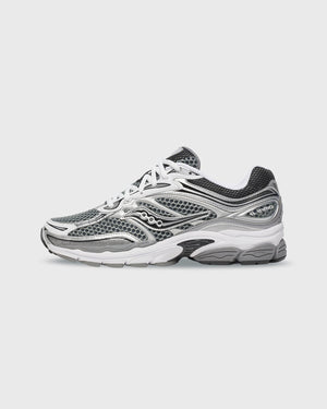 Saucony Progrid Omni 9 Sneaker Grijs Zilver zijaanzicht schoen met logo saucony 