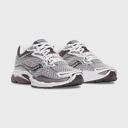 Saucony Progrid Omni 9 Sneaker Wit Bruin voorkant aanzicht linker en rechterschoen