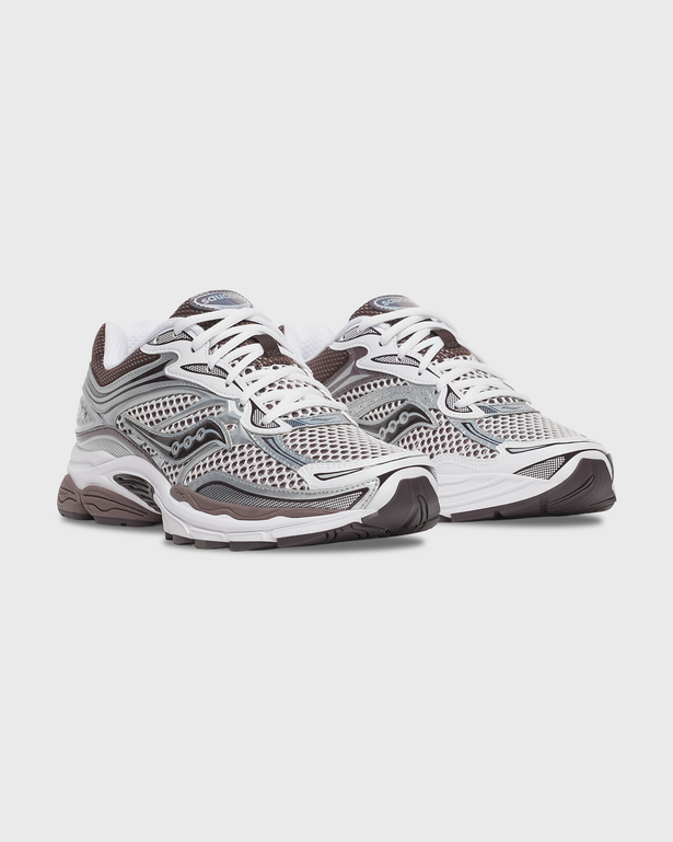 Saucony Progrid Omni 9 Sneaker Wit Bruin voorkant aanzicht linker en rechterschoen