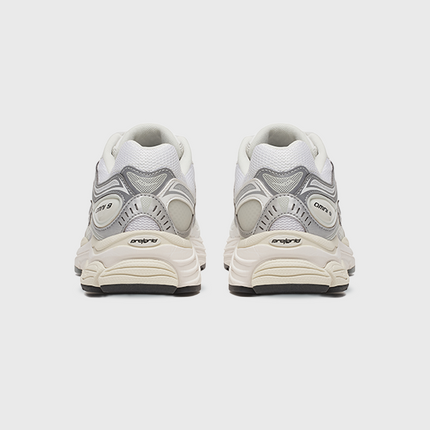 Saucony Progrid Omni 9 Sneaker Wit Zilver aanzicht achterkant hak