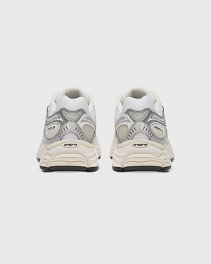 Saucony Progrid Omni 9 Sneaker Wit Zilver aanzicht achterkant hak