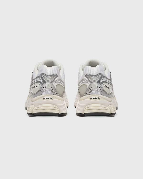 Saucony Progrid Omni 9 Sneaker Wit Zilver aanzicht achterkant hak
