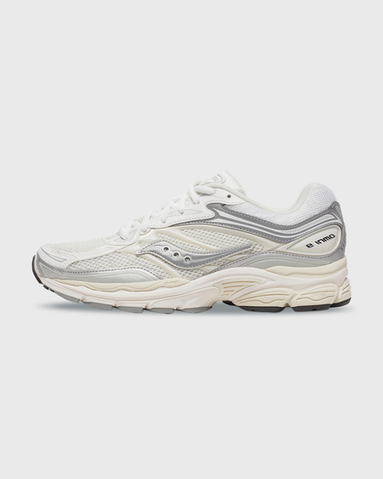 Saucony Progrid Omni 9 Sneaker Wit Zilver zijaanzicht buitenkant